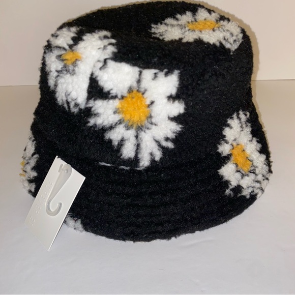 Forever 21 Daisy Bucket Hat - Picture 3 of 5